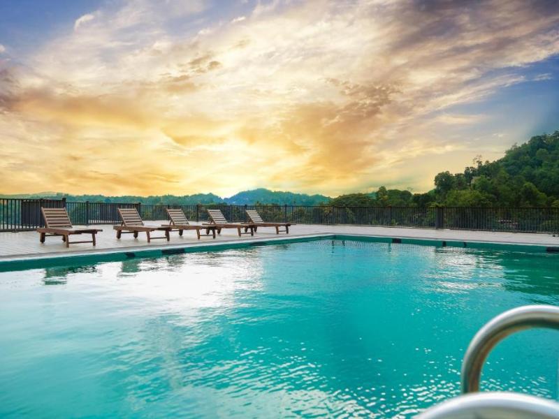 Oak Ray Regency Hotel image