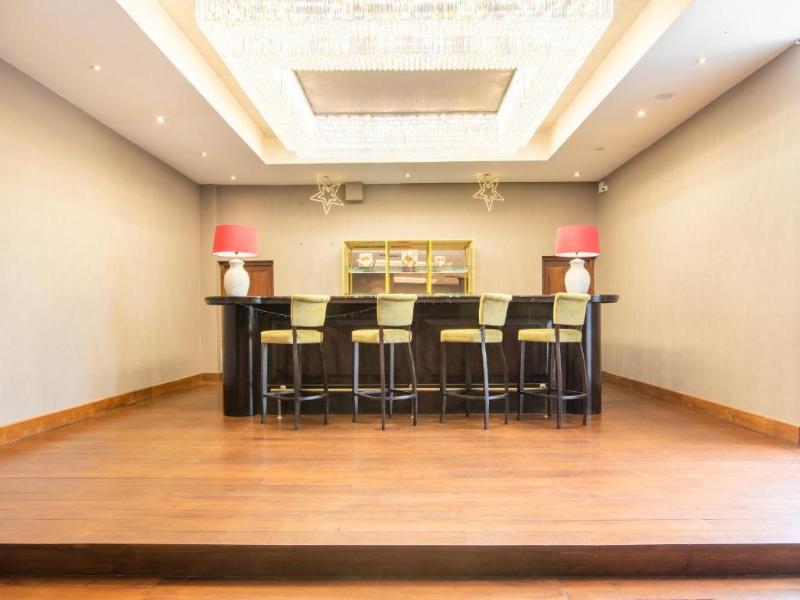 Oak Ray Regency Hotel image
