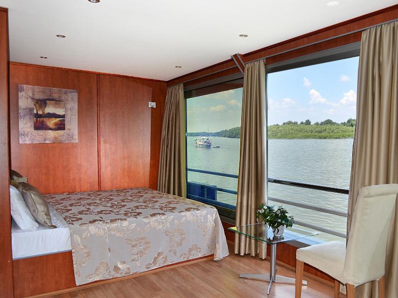 コンパス リバー シティ ボーテル