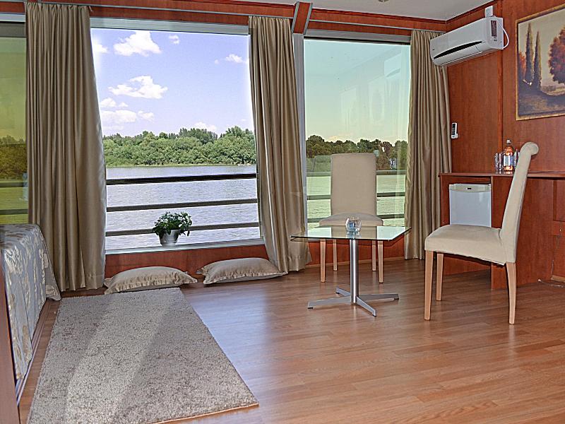 コンパス リバー シティ ボーテル