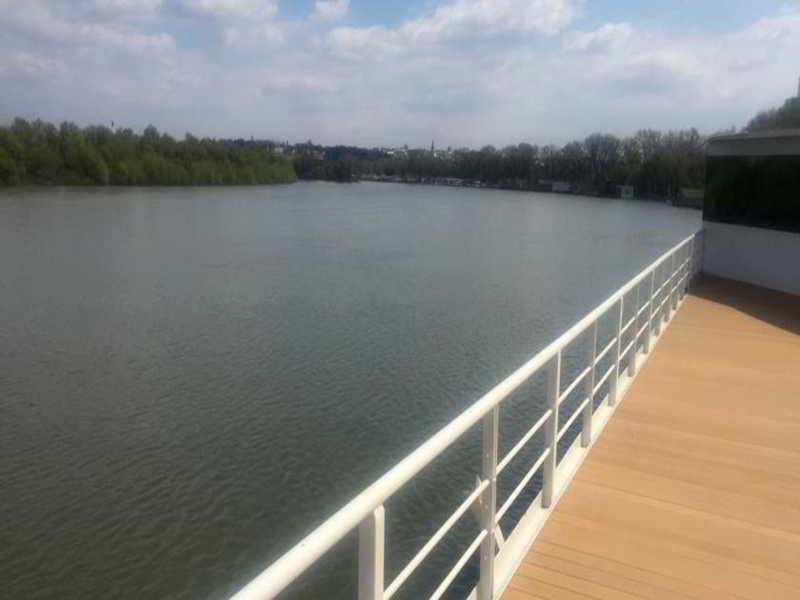 コンパス リバー シティ ボーテル