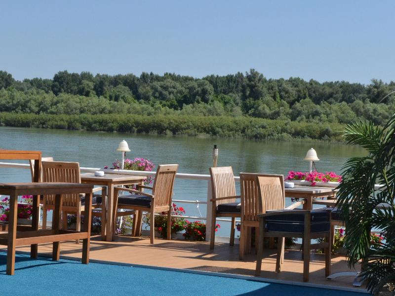 コンパス リバー シティ ボーテル