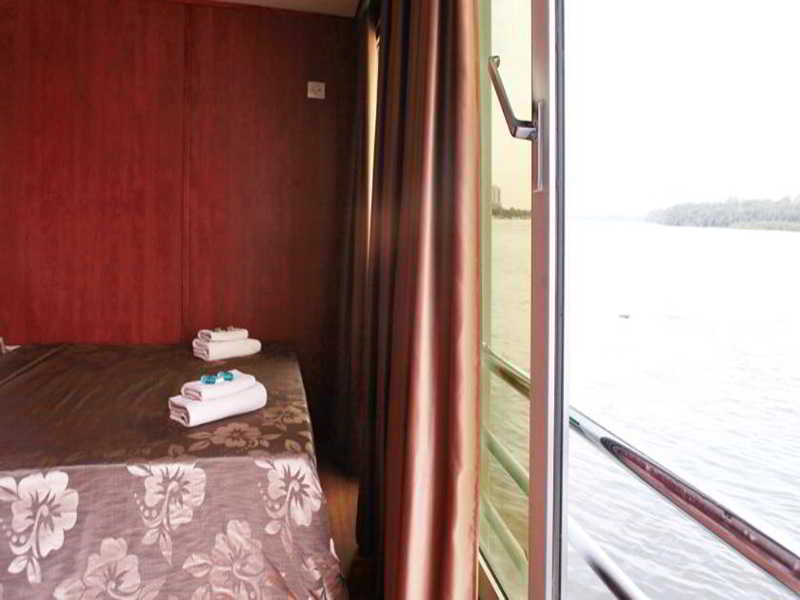 コンパス リバー シティ ボーテル