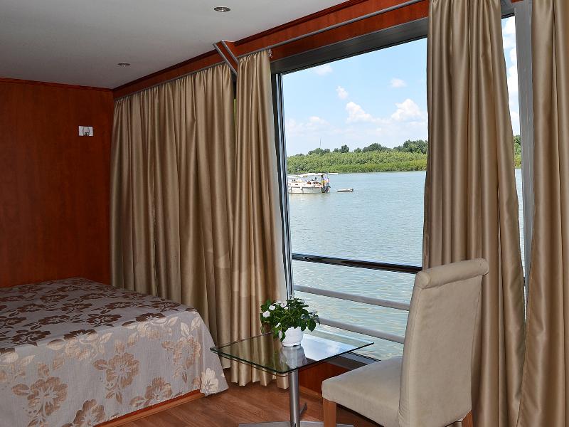 コンパス リバー シティ ボーテル