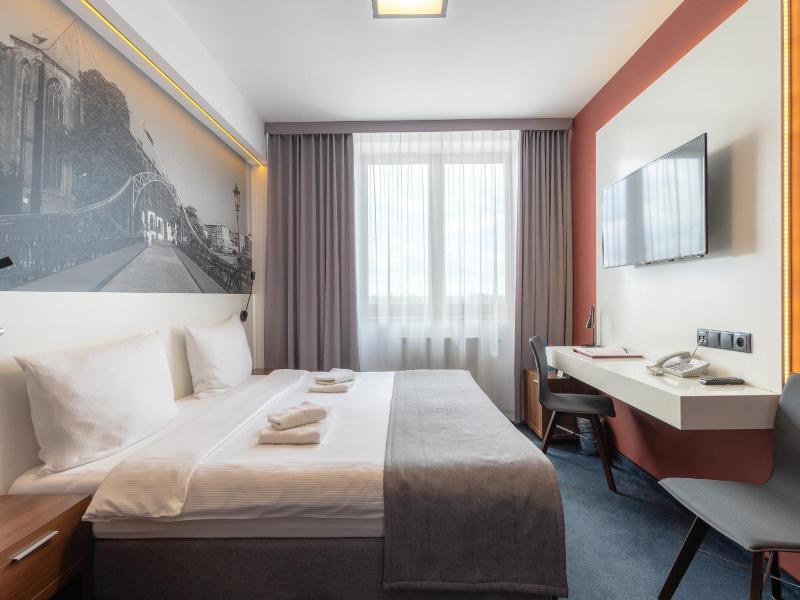 Terminal Hotel image