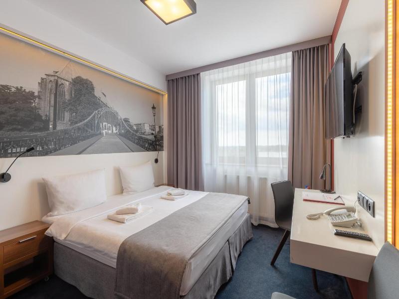 Terminal Hotel image