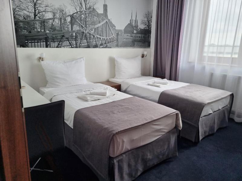 Terminal Hotel image