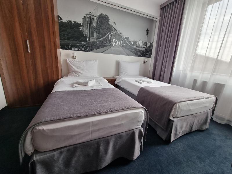 Terminal Hotel image