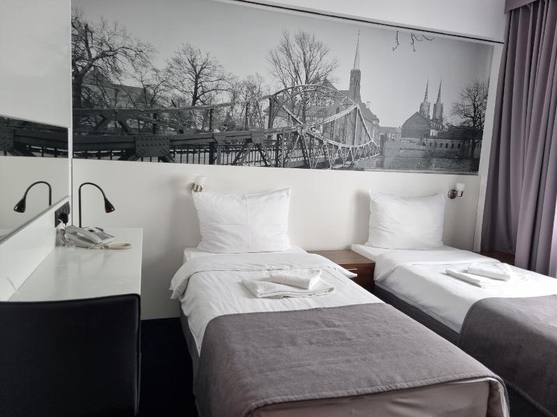 Terminal Hotel image