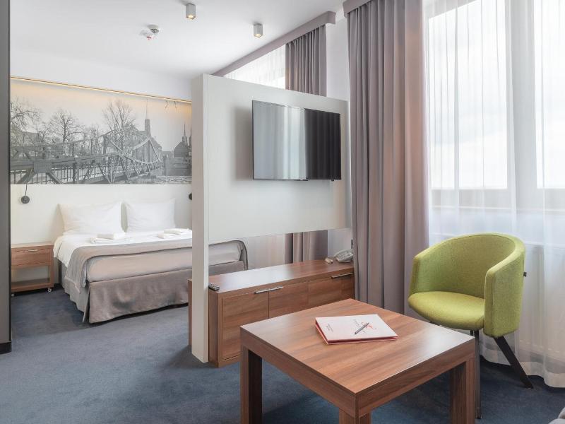 Terminal Hotel image