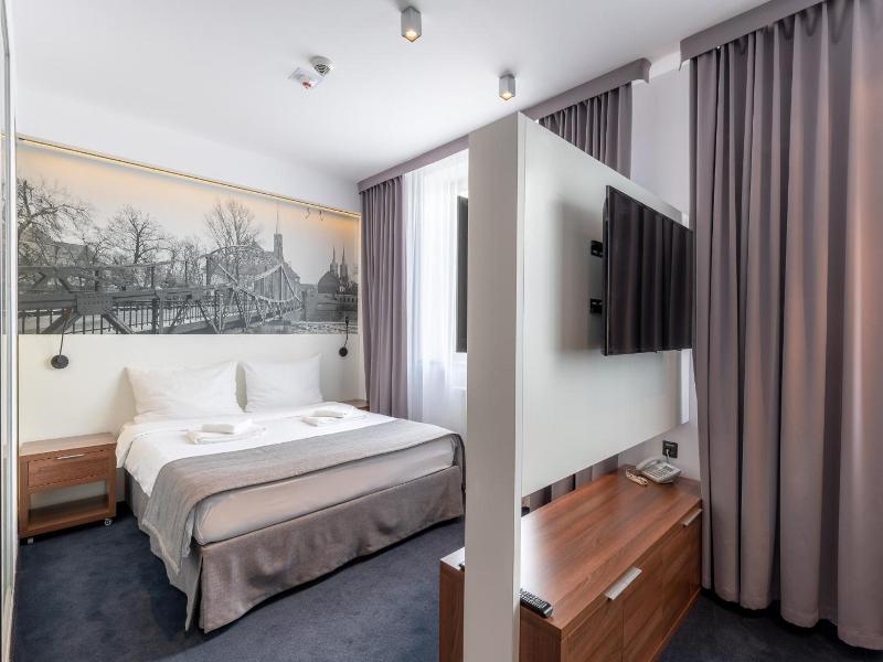 Terminal Hotel image