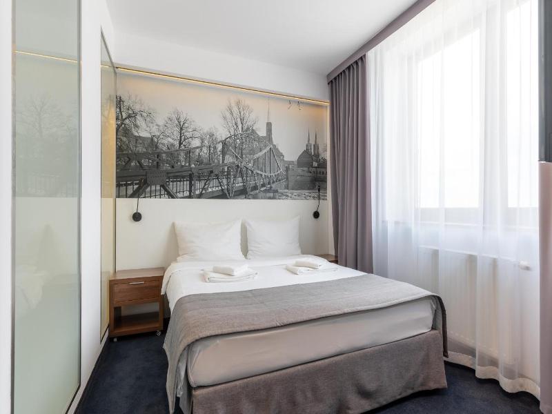 Terminal Hotel image