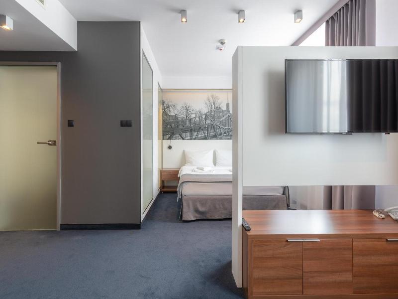 Terminal Hotel image