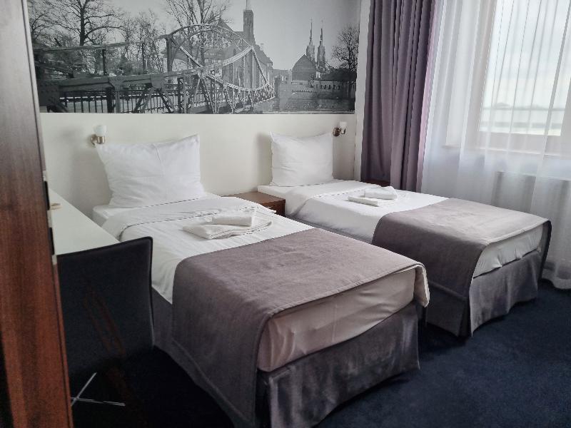 Terminal Hotel image