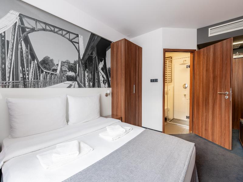 Terminal Hotel image