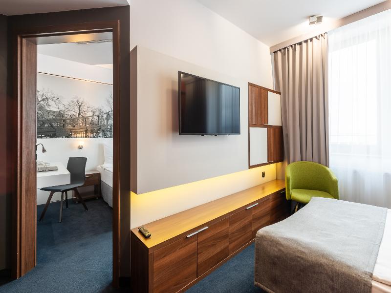 Terminal Hotel image