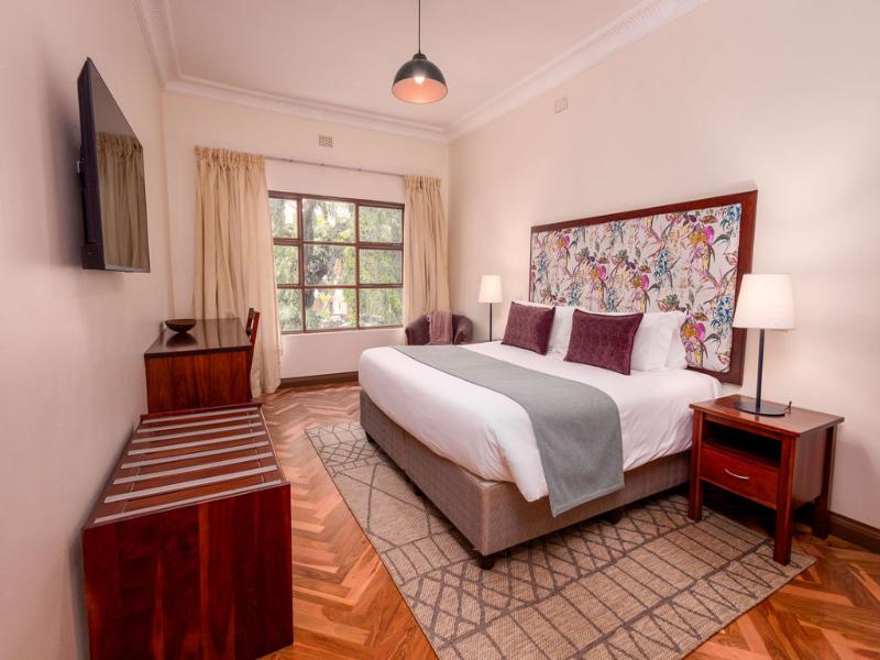 The Bronte Garden Hotel image
