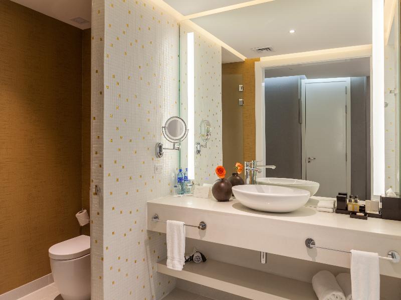 Las Americas Golden Tower Panama image