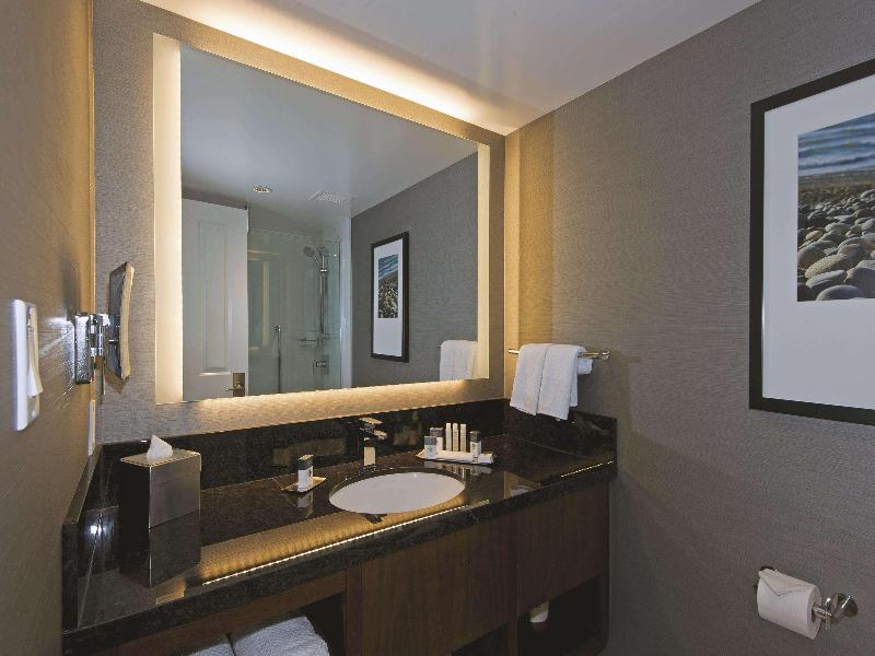 DoubleTree by Hilton Victoria image