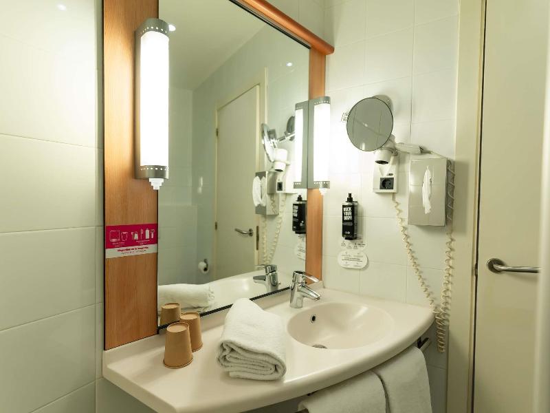 ibis Barcelona Mollet image