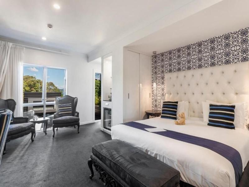 Black Swan Lakeside Lodge Boutique Hotel image