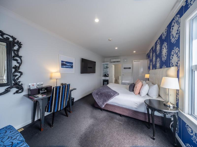 Black Swan Lakeside Lodge Boutique Hotel image