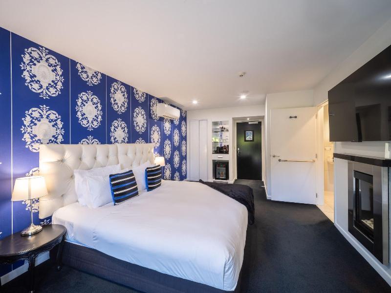 Black Swan Lakeside Lodge Boutique Hotel image