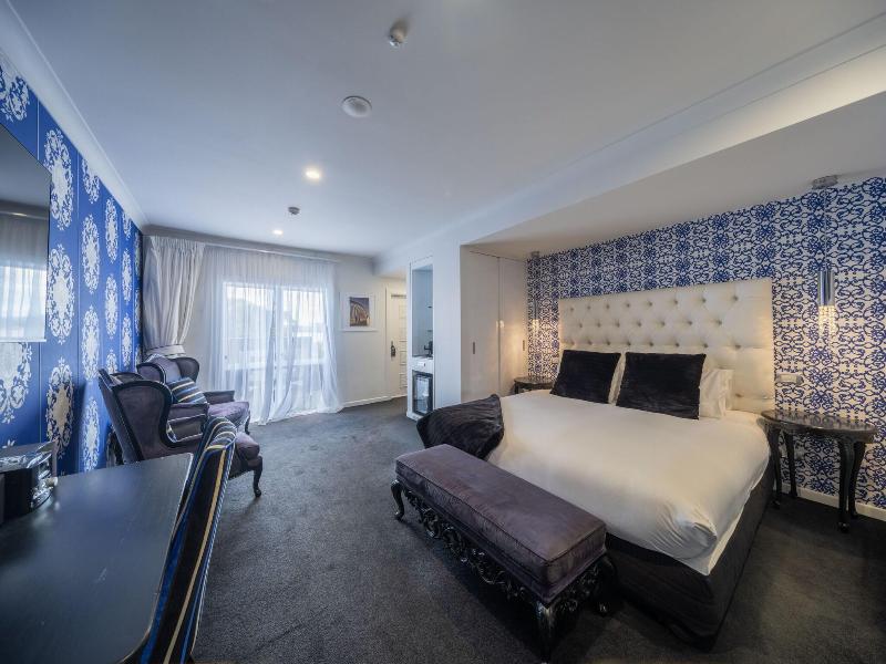 Black Swan Lakeside Lodge Boutique Hotel image