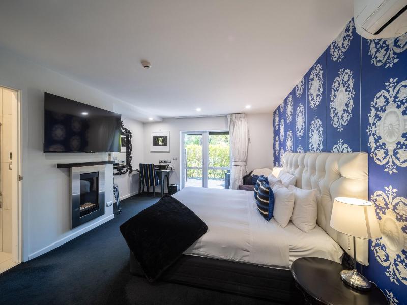 Black Swan Lakeside Lodge Boutique Hotel image