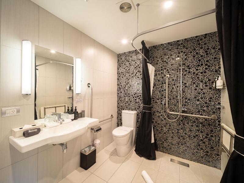 Black Swan Lakeside Lodge Boutique Hotel image
