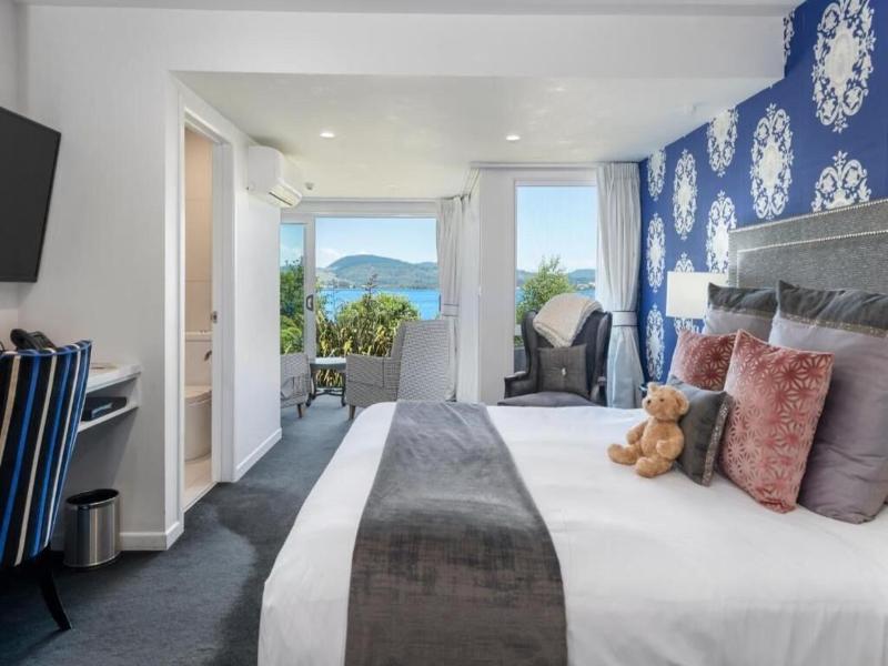 Black Swan Lakeside Lodge Boutique Hotel image