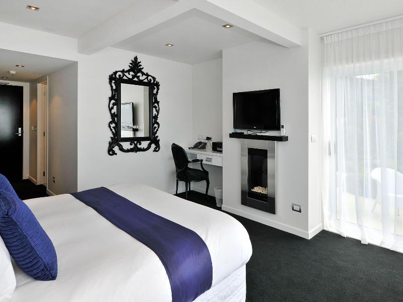 Black Swan Lakeside Lodge Boutique Hotel image