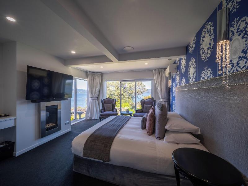 Black Swan Lakeside Lodge Boutique Hotel image