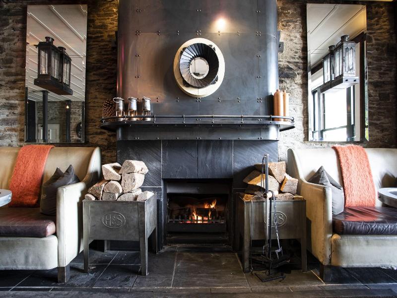 Eichardt's Private Hotel & Lakefront Apartments image