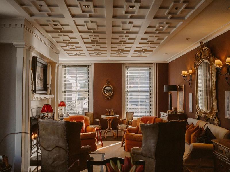 Eichardt's Private Hotel & Lakefront Apartments image