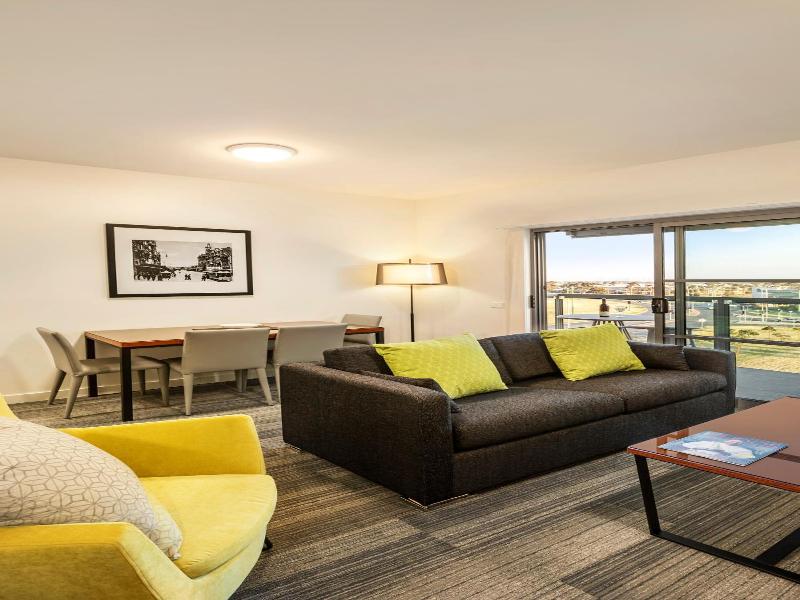 Quest Melbourne Airport Apartments image