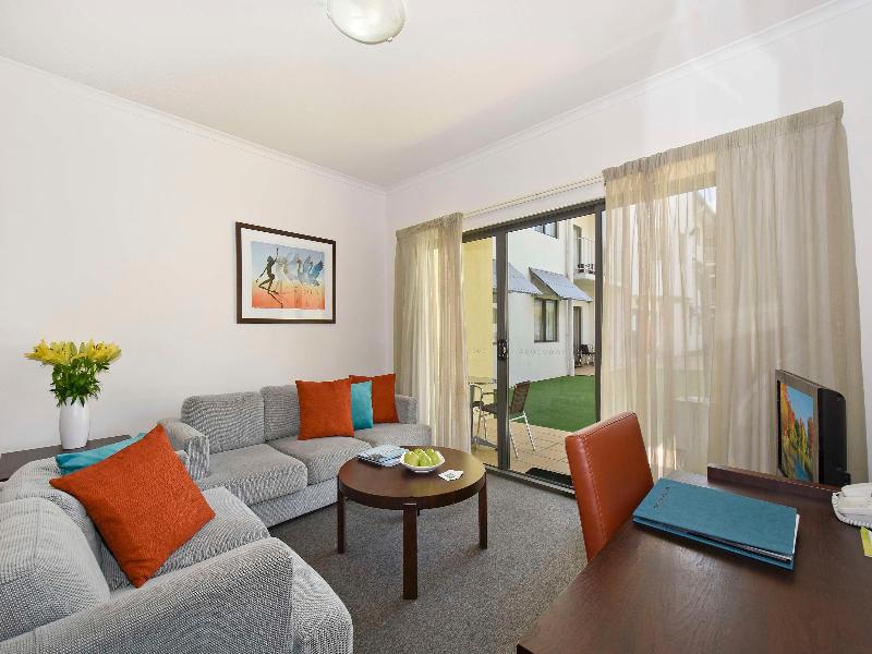 Metro Advance Apartments & Hotel Darwin image