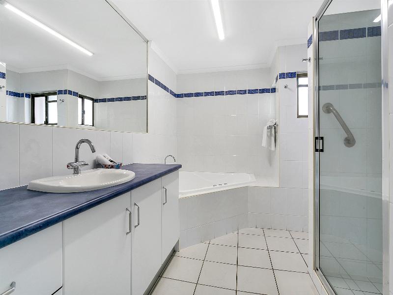 Roydon Beachfront Apartments image