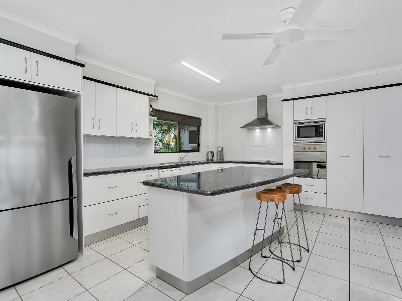 Roydon Beachfront Apartments image