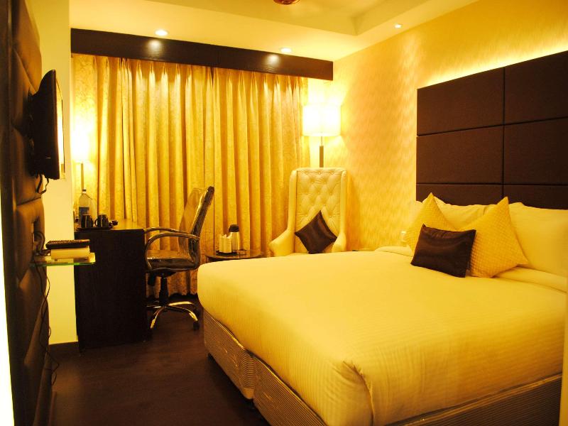 1 King Bed, Non-Smoking, Superior Room, Air-Conditioned, Wi-Fi, Hairdryer, Safe, Full Breakfast