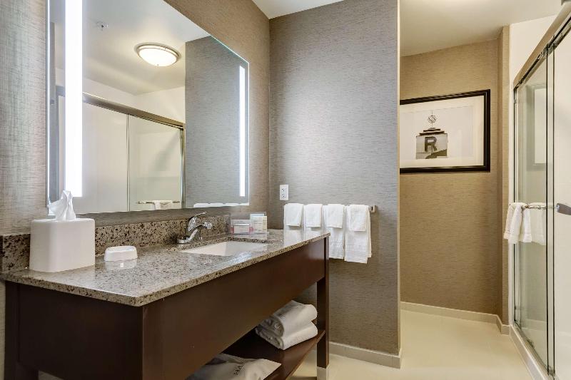 Hampton Inn Poplar Bluff image