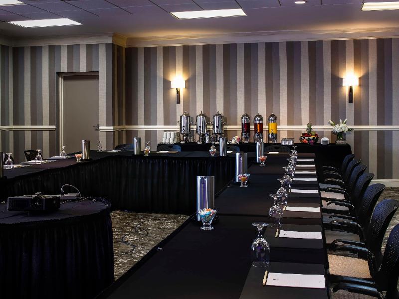 DoubleTree by Hilton Jacksonville Riverfront image