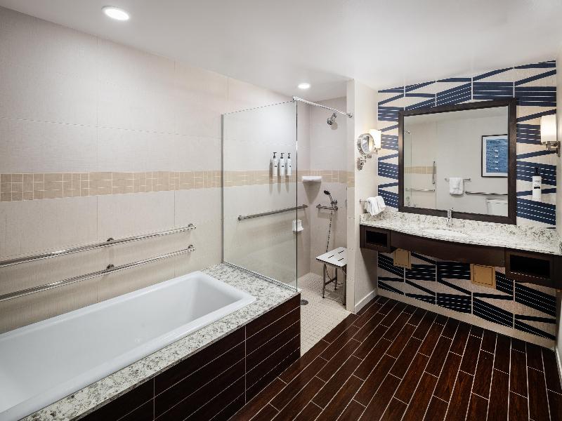 Hilton Garden Inn Seattle Downtown image