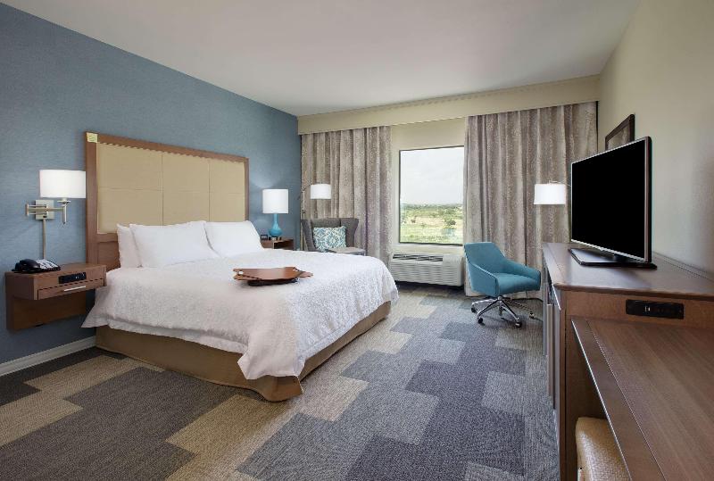 Hampton Inn and Suites Snyder, TX image