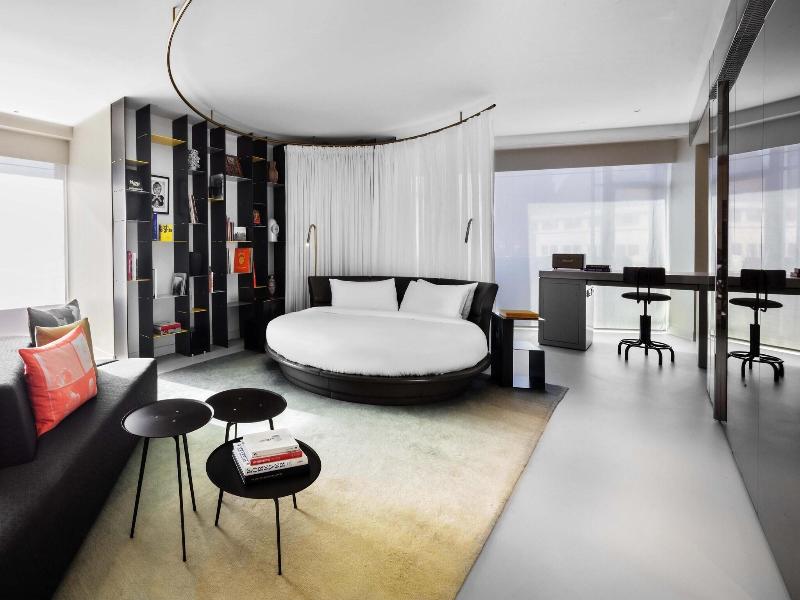 W Amsterdam image
