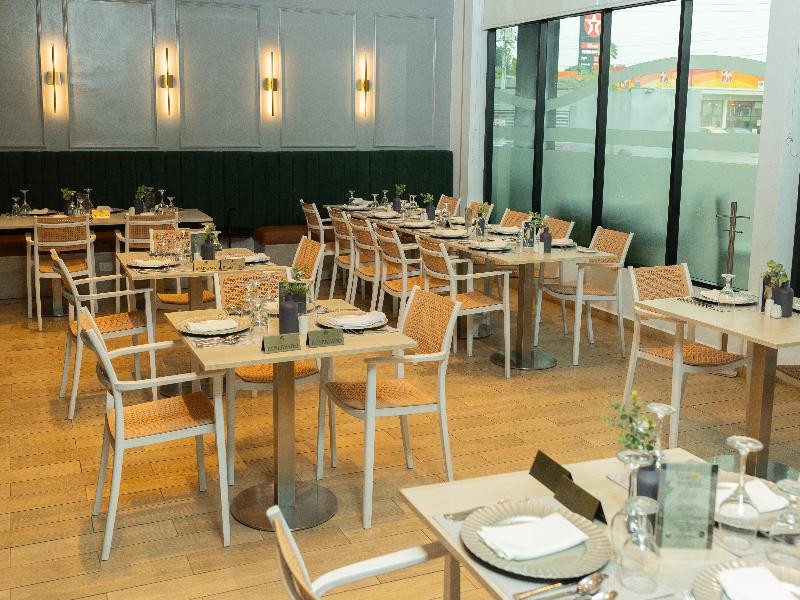 Aranjuez Hotel & Suites image