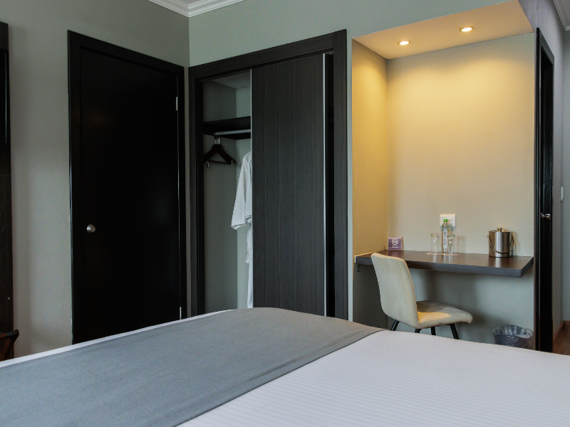 Aranjuez Hotel & Suites image