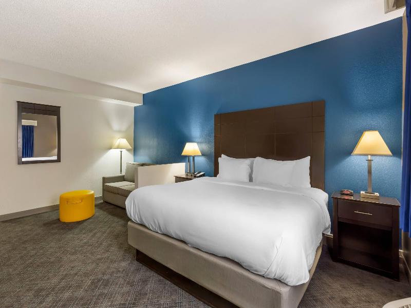 Comfort Inn & Suites Mundelein-Vernon Hills image