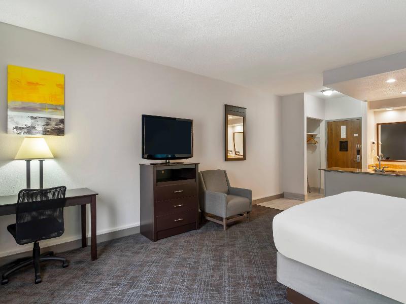 Comfort Inn & Suites Mundelein-Vernon Hills image