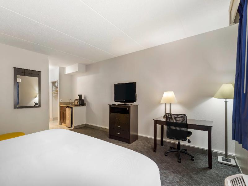 Comfort Inn & Suites Mundelein-Vernon Hills image